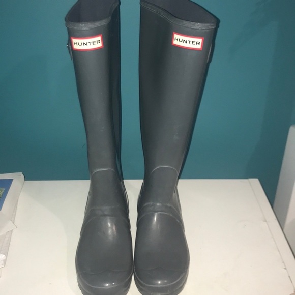 Size 8 Hunter boots take grey - Picture 2 of 2